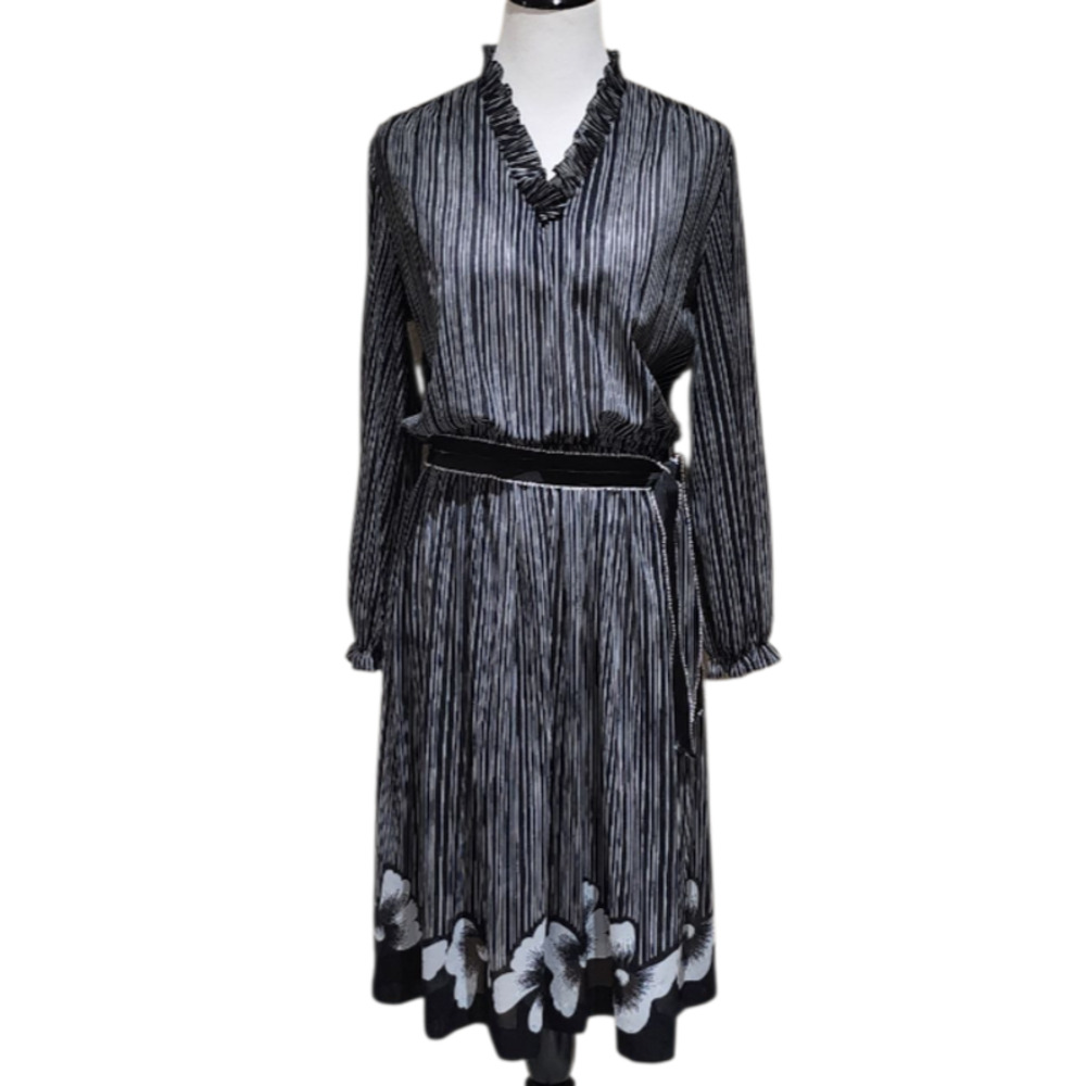 Vintage Dress - Picture 2 of 10